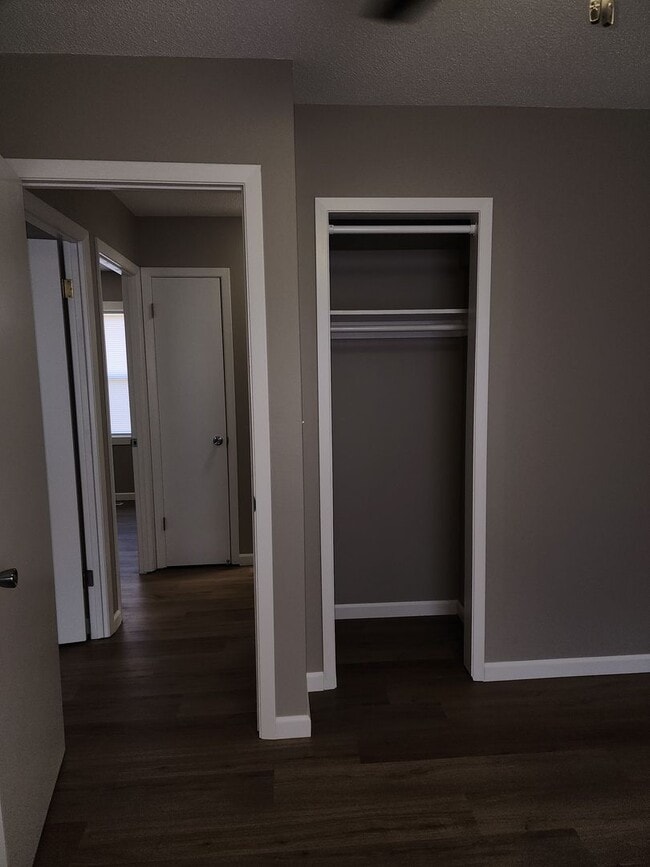 Building Photo - Four bedroom two bathroom house W/ double ...