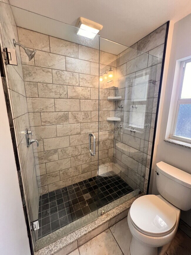 Building Photo - 807 Morocco Ave