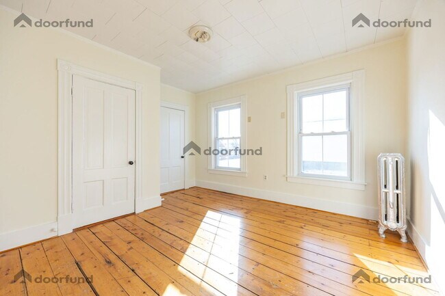 Building Photo - 12 Page St