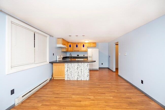 Building Photo - 11 Leonard Rd