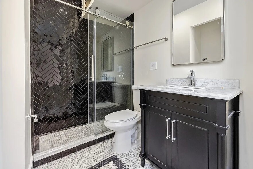 Building Photo - 138 E 38th St