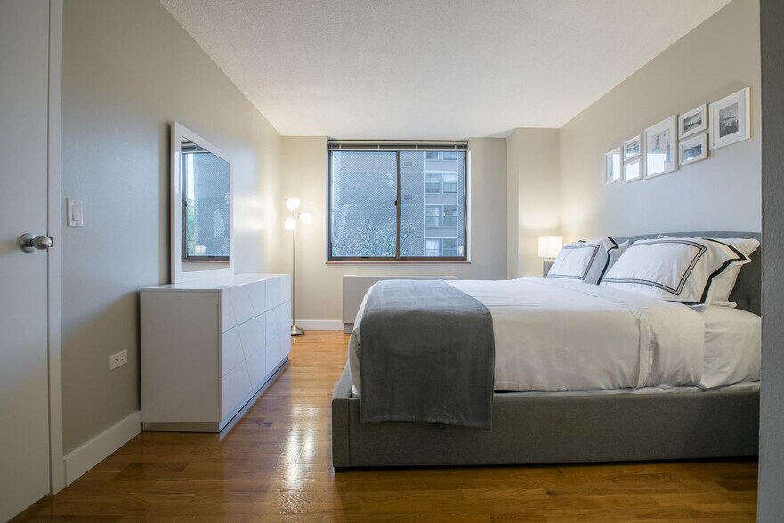 Building Photo - 58 W 91st St