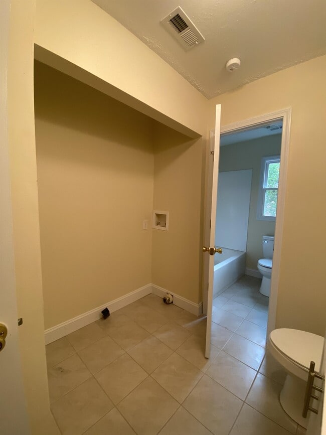 Building Photo - 4935 Walnut Dr