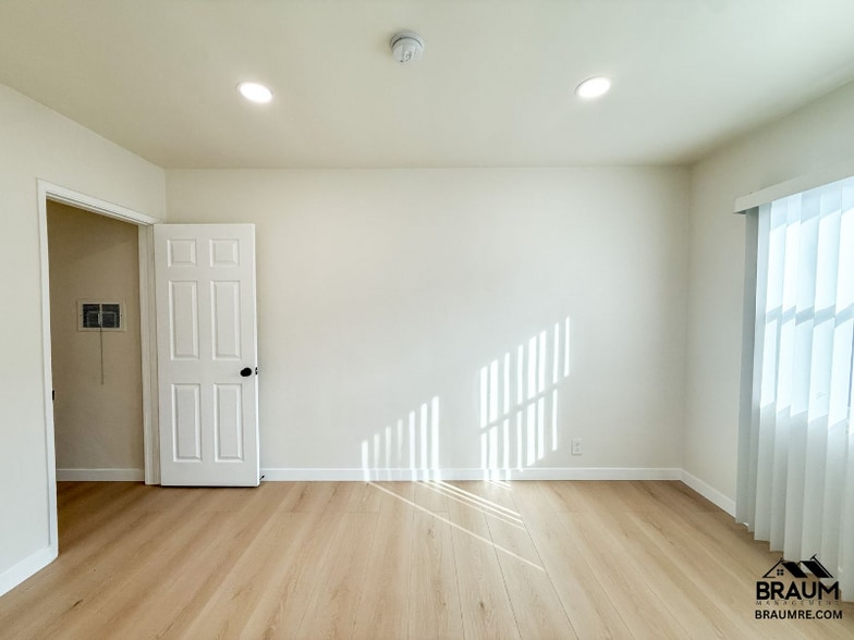 Building Photo - 7333 Woodman Ave