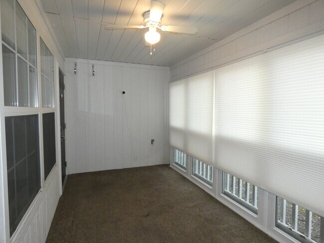 Building Photo - Beautiful Condo in Gladstone, MO