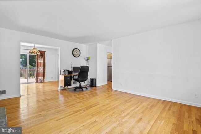Building Photo - 6311 Barrs Ln