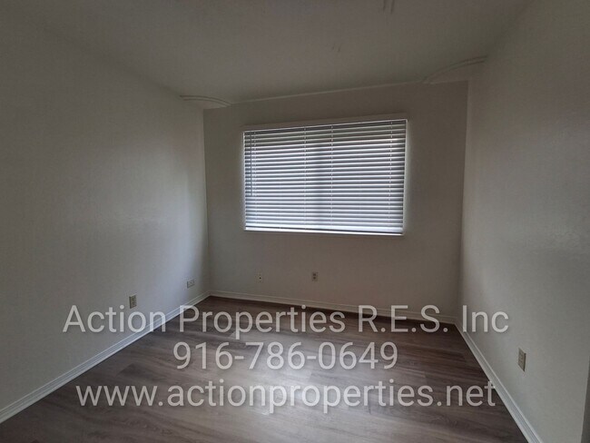 Building Photo - Antelope R.V. Parking, Single Story: Large Yard: RV Parking: 3 Bed, 2 Bath - Foothill Farms/Antelope