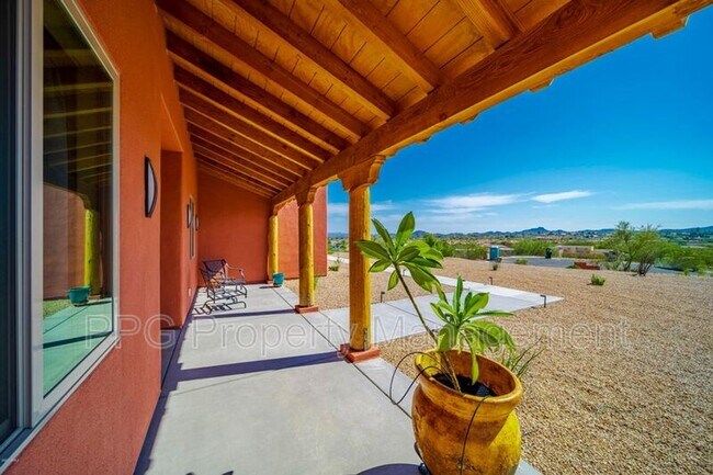 Building Photo - 335 Latigo Way
