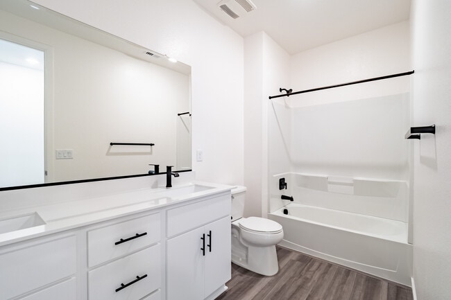 Building Photo - 9037 Summit Ln