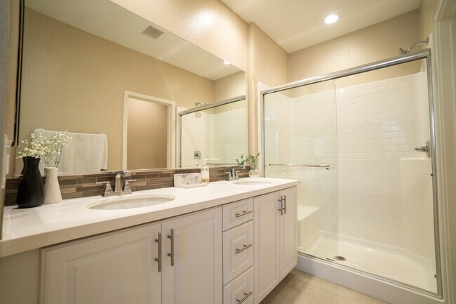 Building Photo - 2516 S Escondido Blvd