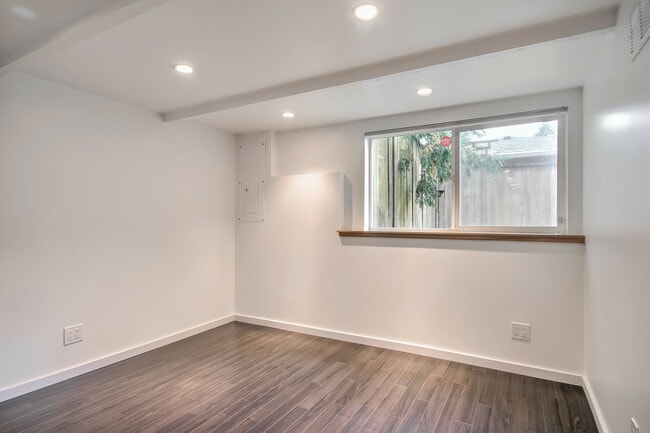 Building Photo - 4020 156th Ave SE