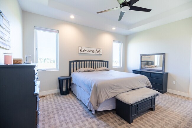 Building Photo - 2428 Sunshine Dr