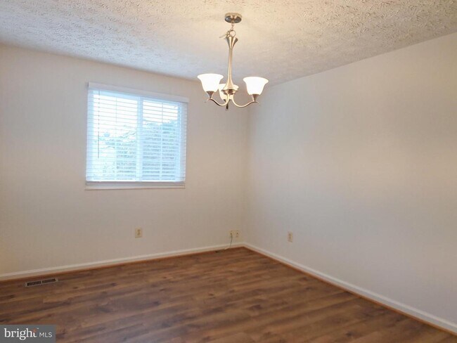 Building Photo - 505 Cross Ridge Ct