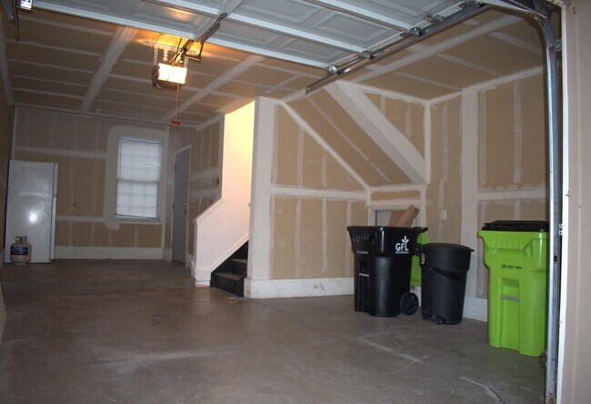 Building Photo - 44725 Ellery Ln