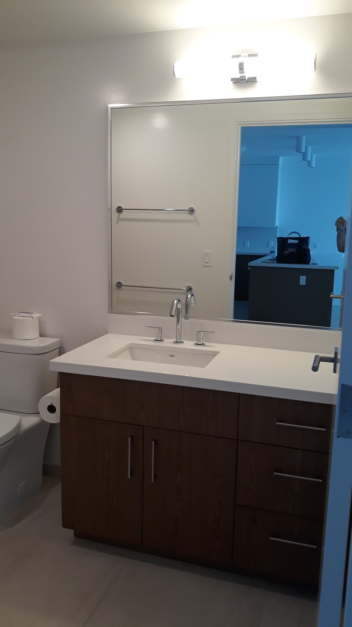 Bathroom - 629 Keeaumoku St