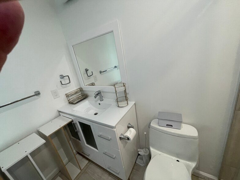 Building Photo - 1046 Sidonia St