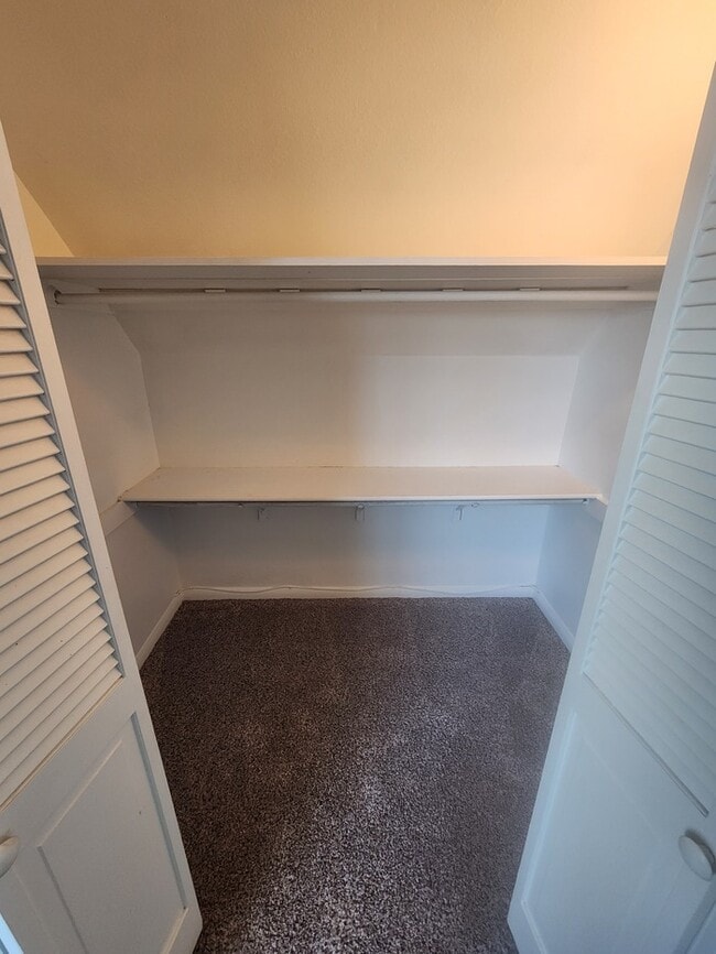 Building Photo - 3 bed 2 bath 2 story townhome, 1 carport
