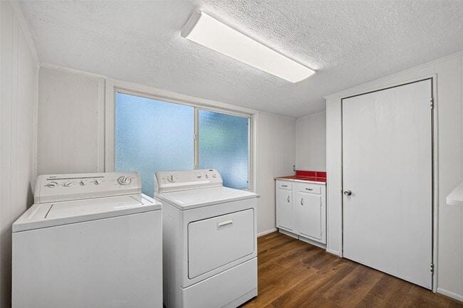 Building Photo - 946 Lamonte Ln