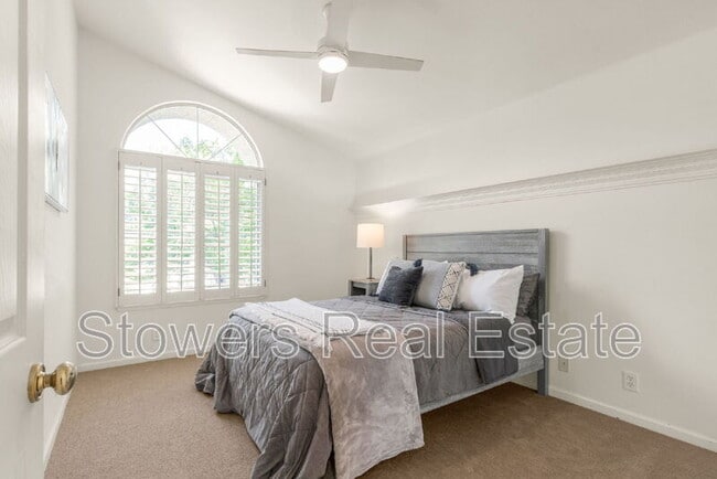 Building Photo - 690 Glasgow Cir
