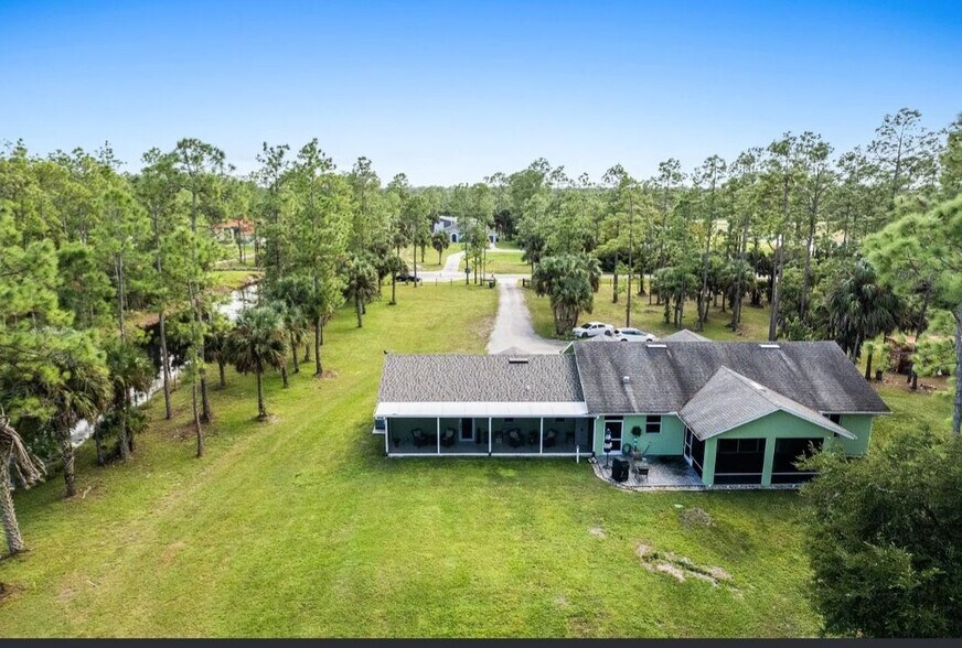 Building Photo - 271 12th Ave NE