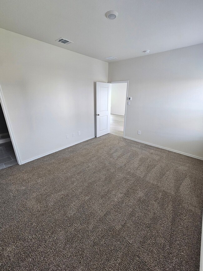 Building Photo - 1635 Blaire Dr
