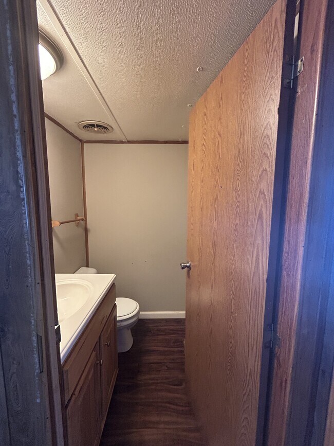 Building Photo - 218 Tyler St