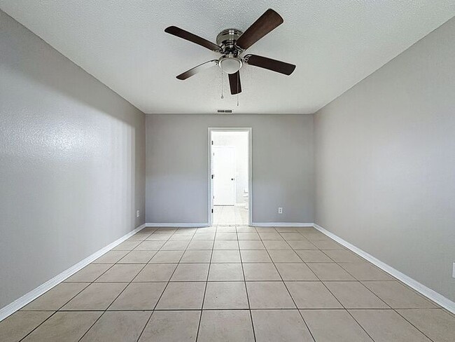 Building Photo - Charming 3-Bedroom Rental in Poinciana