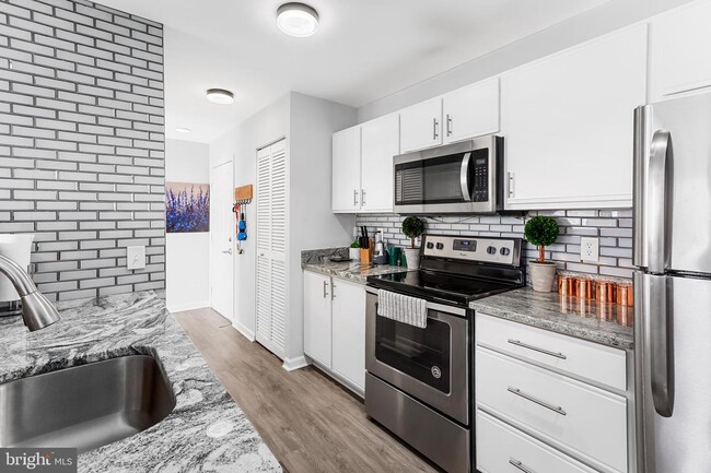 Building Photo - 2702 Lighthouse Point E