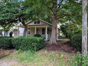 Building Photo - Cute Bungalow Near NC State Fairgrounds - Pet Friendly!