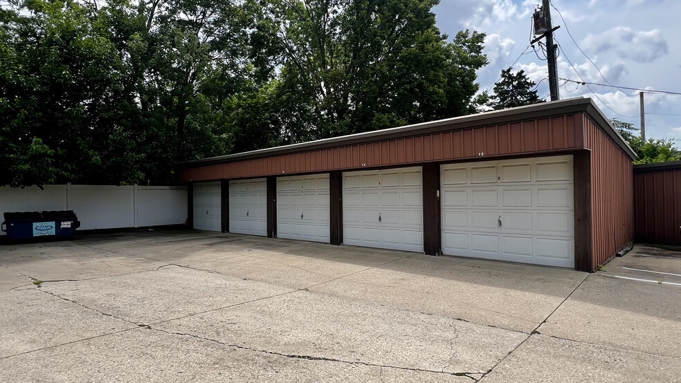 Building Photo - 884 N Prairie Ave