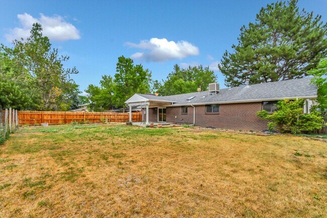 Building Photo - Beautiful, Bright & Move-In Ready Ranch in Desirable West Arvada
