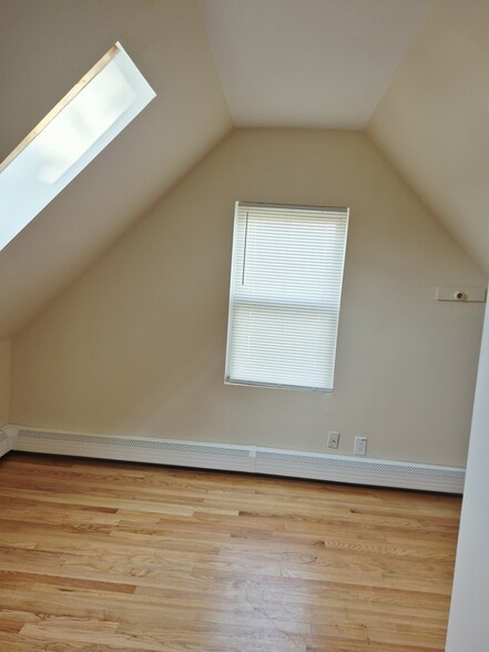 Building Photo - 93 Bowdoin St