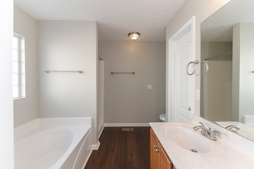 Building Photo - 2816 Windcrest Tr