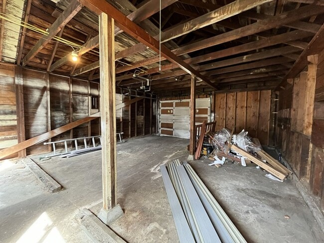 Building Photo - Expansive 4BR 2,900+ Sq Ft Home with Theater-Style Living Room & Bonus Hobby Workshop