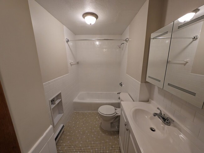 Building Photo - 1 bedroom Oak Terrace-Framingham