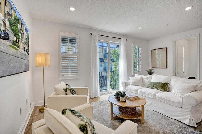 Building Photo - 642 NW 38th Cir