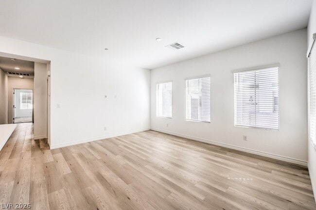 Building Photo - 600 N Carriage Hill Dr