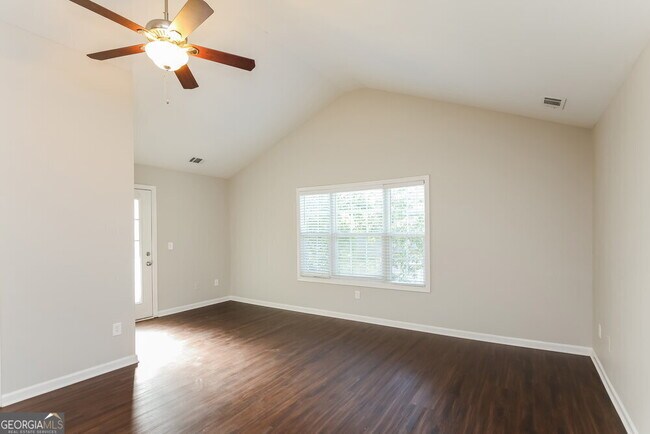 Building Photo - 5941 Apple Grove Rd NE
