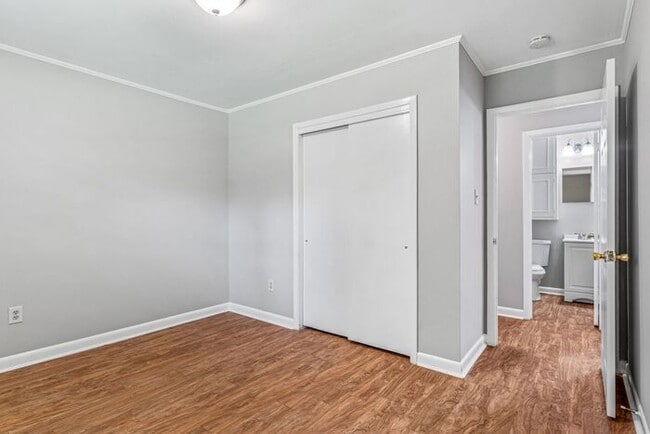 Building Photo - NE – Desirable Neighborhood, Brick Home, W...