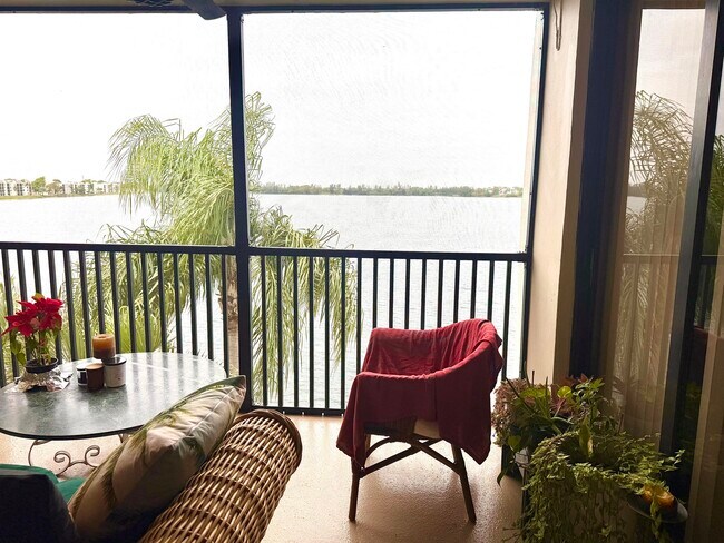 Building Photo - 111 Lake Emerald Dr