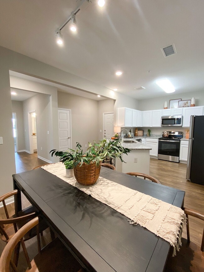 Building Photo - 11429 Oak Landing Dr