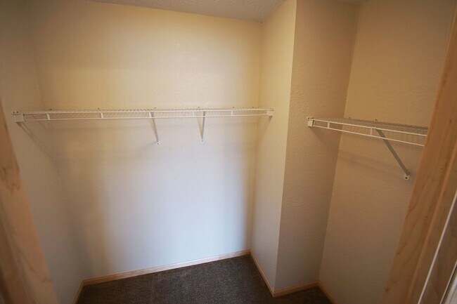 Building Photo - Pinto Suite