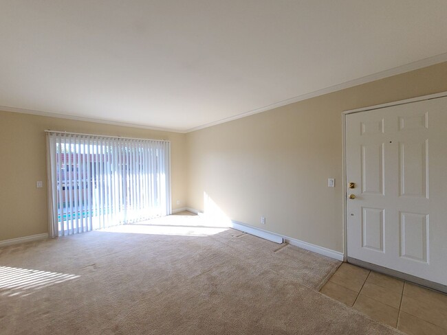 Building Photo - 2 Bedroom Condo in El Cajon with AC!