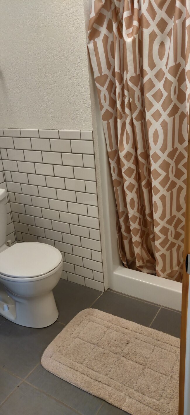 Building Photo - 3842 Idaho St