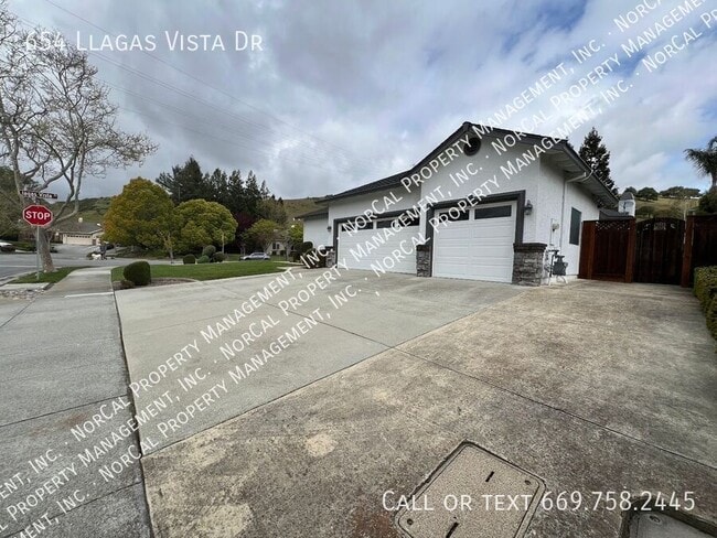 Building Photo - 654 Llagas Vista Dr