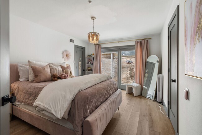 Building Photo - 40 Wellington Ct