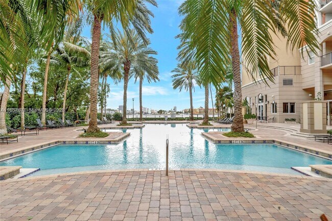 Building Photo - 17150 N Bay Rd