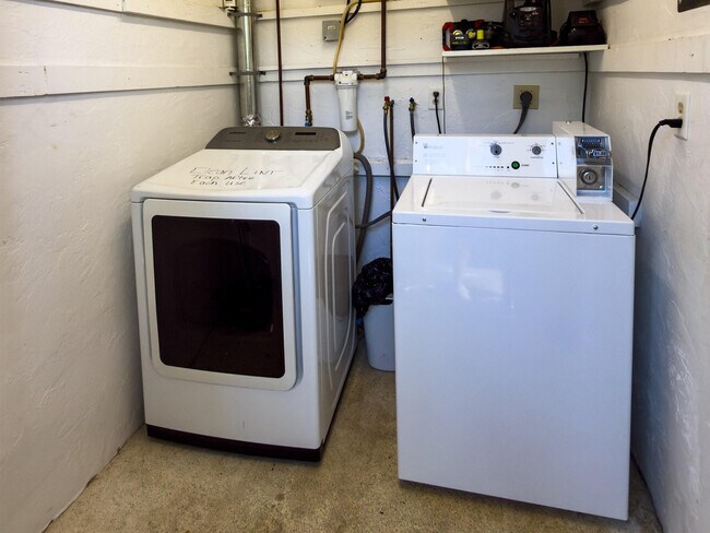 Building Photo - 47 NE 16th Pl