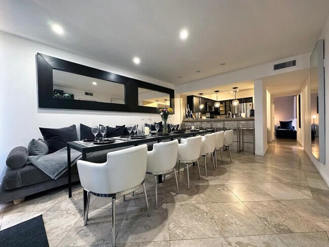 Building Photo - 7401 N Scottsdale Rd