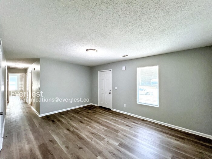 Building Photo - 3573 Russelwood Dr